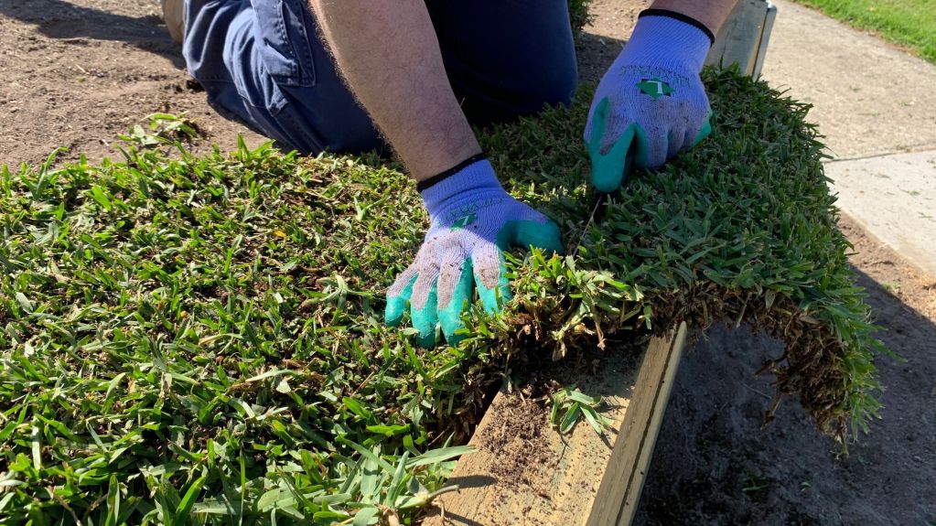 LIL install gloves 2