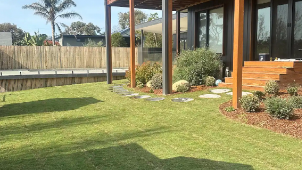 Neatly maintained lawn beside a modern home